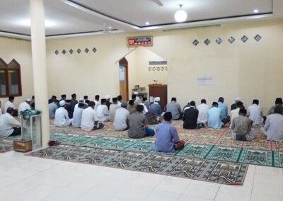 Gerakan Sholat Subuh Berjamaah di Masjid