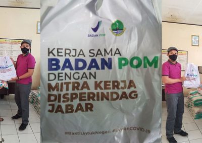 Penyaluran Bansos dari Kerjasama BPOM dan Disperindag Jabar